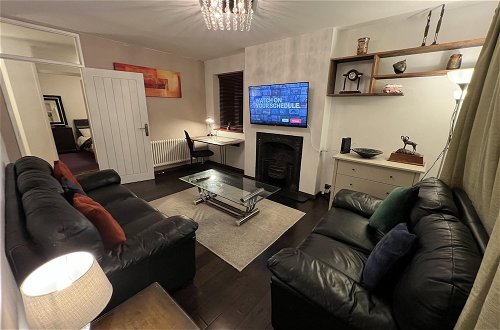 Photo 11 - Specious 2 x Double Bedroom Flat in London E18