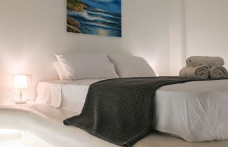 Photo 3 - Serenite 2 Bd Santorini Getaway with Sea View