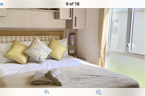 Foto 4 - Stunning River View 2 Bedroom Caravan With Decking