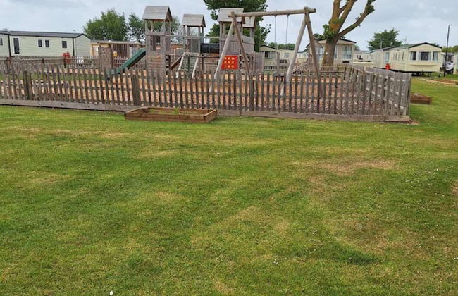 2 Bedroom Caravan at Heacham Beach With Decking - Photo 17