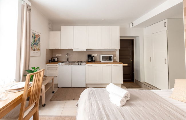 2ndhomes Bright Studio by Esplanade Park - Photo 1