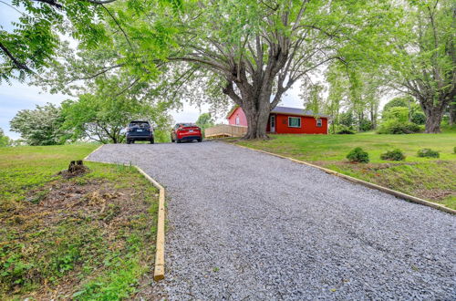 Foto 17 - Ararat Home w/ Spacious Yard & Mountain Views