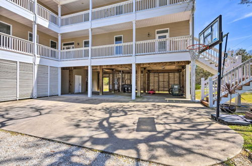 Foto 21 - Spacious Gulf Shores Hideaway With Pool + Deck