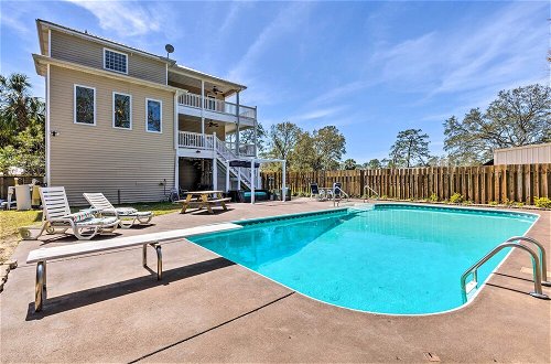 Foto 26 - Spacious Gulf Shores Hideaway With Pool + Deck
