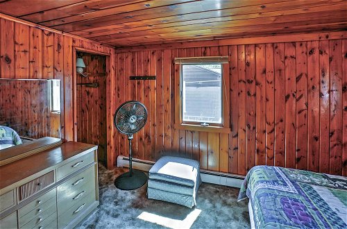Foto 11 - Cozy Lakefront Hale Cabin w/ Access to Boat Ramp