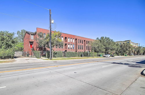 Photo 10 - Modern Houston Gem ~ Walk to Minute Maid Park