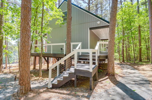 Photo 5 - Greers Ferry Treehouse-style Cabin w/ Lake Access