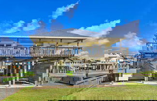 Foto 1 - Beachfront Galveston Getaway w/ Deck & Views
