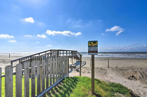 Photo 2 - Beachfront Galveston Getaway w/ Deck & Views