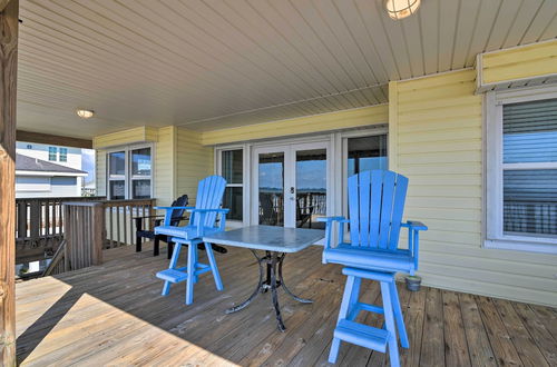 Photo 28 - Beachfront Galveston Getaway w/ Deck & Views