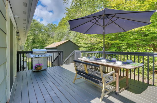 Photo 31 - Spacious Ellenville Home w/ Pool & Game Room