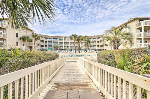 Foto 26 - Oceanfront Condo: Heated Pool & Steps to Beach