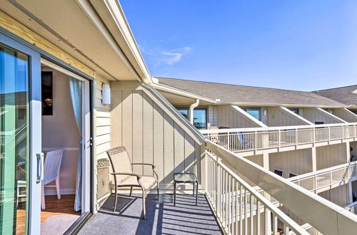 Photo 5 - Oceanfront Condo: Heated Pool & Steps to Beach