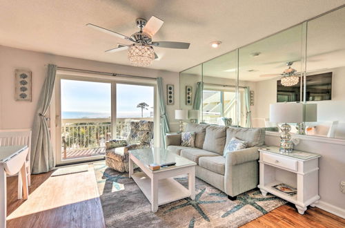 Foto 1 - Oceanfront Condo: Heated Pool & Steps to Beach