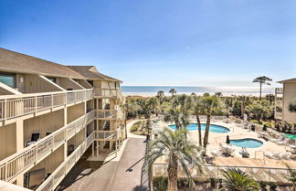 Foto 2 - Oceanfront Condo: Heated Pool & Steps to Beach