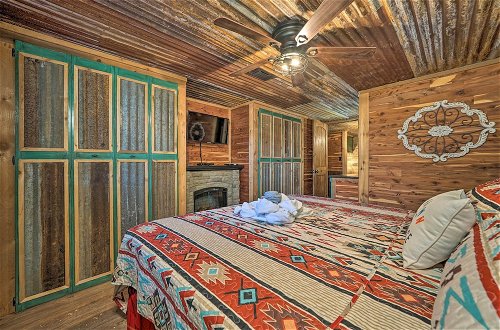 Foto 23 - Relaxing Hochatown Cabin w/ Deck & Hot Tub
