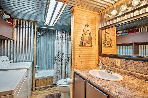 Foto 9 - Relaxing Hochatown Cabin w/ Deck & Hot Tub
