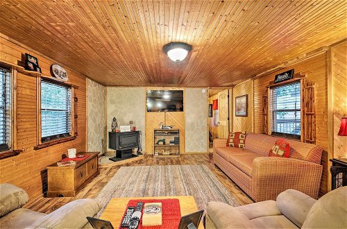 Foto 7 - Relaxing Hochatown Cabin w/ Deck & Hot Tub
