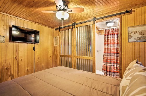 Foto 32 - Relaxing Hochatown Cabin w/ Deck & Hot Tub