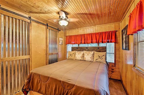 Foto 27 - Relaxing Hochatown Cabin w/ Deck & Hot Tub