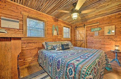 Foto 17 - Relaxing Hochatown Cabin w/ Deck & Hot Tub