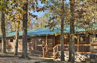 Photo 1 - Relaxing Hochatown Cabin w/ Deck & Hot Tub