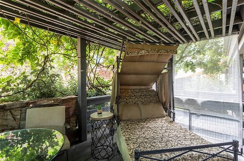 Foto 12 - Sleek Sedona Abode w/ Hot Tub + Outdoor Hangout