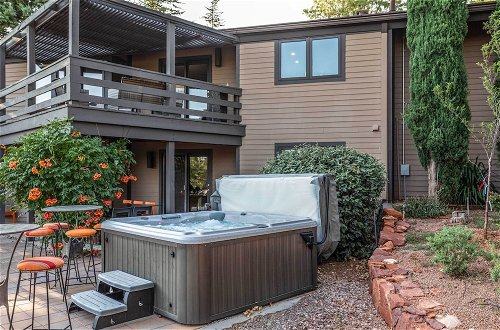 Foto 11 - Sleek Sedona Abode w/ Hot Tub + Outdoor Hangout
