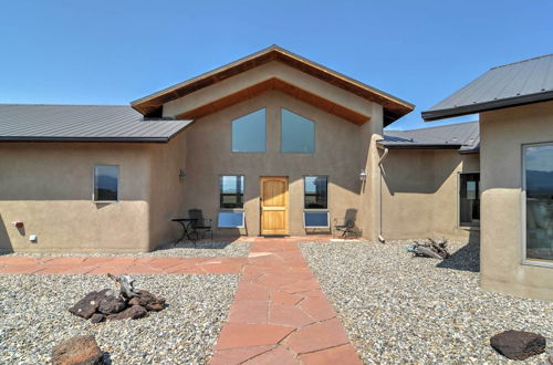 Foto 23 - Traditional Taos Home: 26 Acres w/ Mountain Views