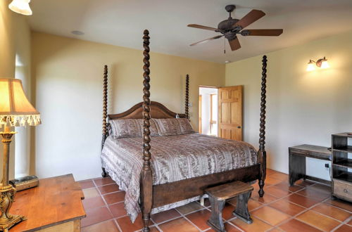 Foto 5 - Traditional Taos Home: 26 Acres w/ Mountain Views