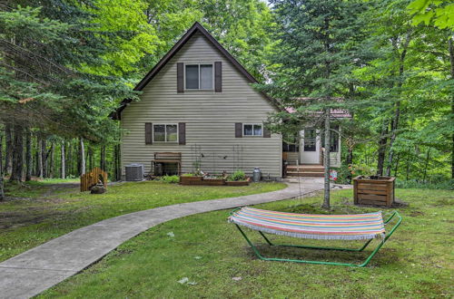 Foto 11 - Cozy Cabin on 10 Acres, Walk to Chippewa River