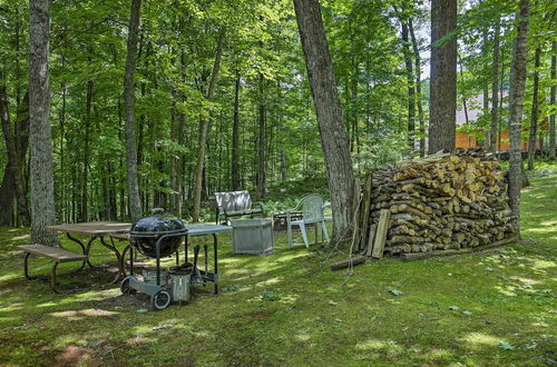 Foto 7 - Cozy Cabin on 10 Acres, Walk to Chippewa River