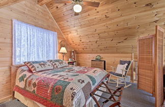 Foto 3 - Cozy Cabin on 10 Acres, Walk to Chippewa River