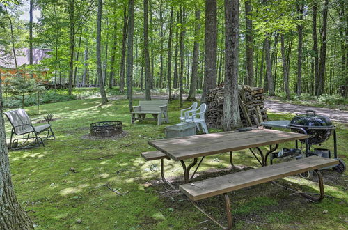 Foto 19 - Cozy Cabin on 10 Acres, Walk to Chippewa River