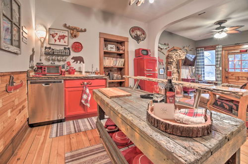 Photo 3 - One-of-a-kind Rustic Retreat in Dtwn Sturgeon Bay