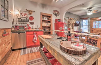 Photo 3 - One-of-a-kind Rustic Retreat in Dtwn Sturgeon Bay
