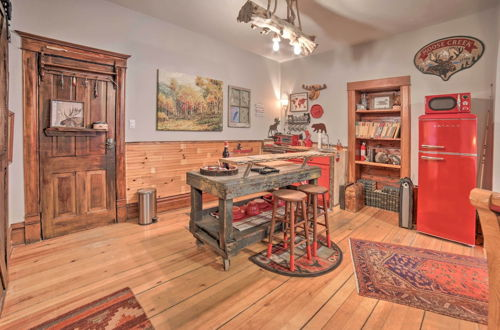 Photo 2 - One-of-a-kind Rustic Retreat in Dtwn Sturgeon Bay