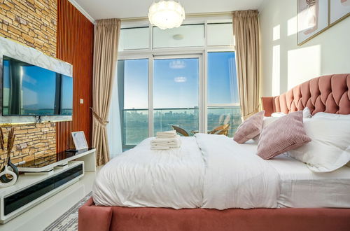 Foto 5 - Tanin - Wake Up To Dubai Skyline From This Stylish Studio