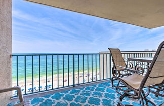 Foto 1 - Beachfront Condo With Balconies & Pool Access