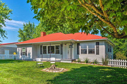 Photo 1 - Cottage w/ Deck & Yard: 2 Mi to Dale Hollow Lake