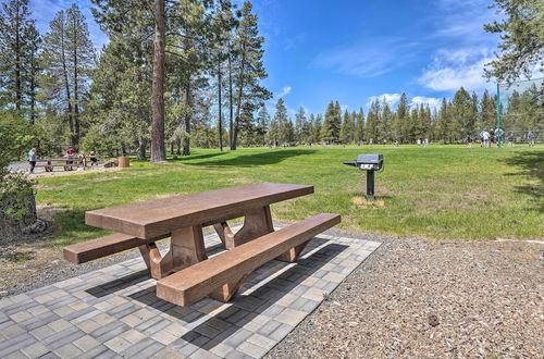 Foto 27 - Northwest Sunriver Getaway w/ Community Amenities