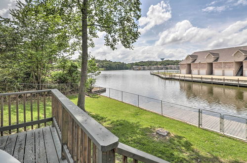 Foto 14 - Luxe Ivy Cove Waterfront Home w/ Private Dock