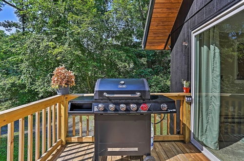 Photo 27 - Modern East Stroudsburg Getaway With Gas Grill