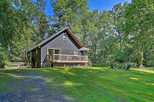 Photo 30 - Modern East Stroudsburg Getaway With Gas Grill