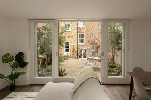 Photo 10 - The Southwark Arms - Glamorous 5bdr House With Garden