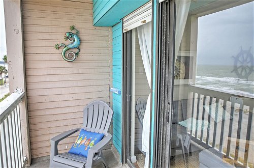 Foto 15 - Beachfront Corpus Christi Condo w/ Deck & Views