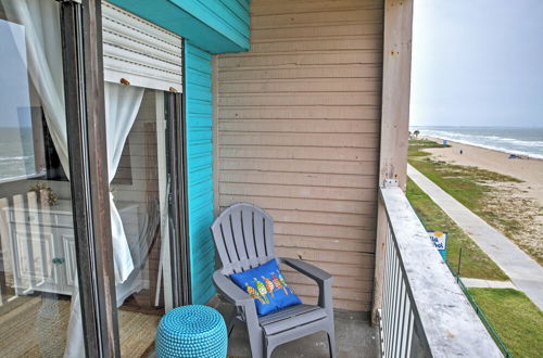 Photo 11 - Beachfront Corpus Christi Condo w/ Deck & Views