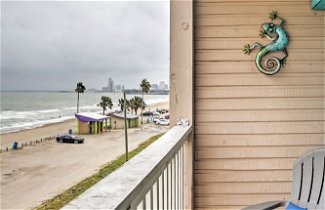 Foto 2 - Beachfront Corpus Christi Condo w/ Deck & Views
