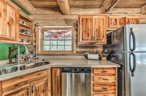 Foto 13 - Charming Alto Cabin on 2 Acres w/ Large Porch