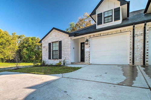 Photo 11 - Well-appointed Montgomery Home w/ Fenced Yard